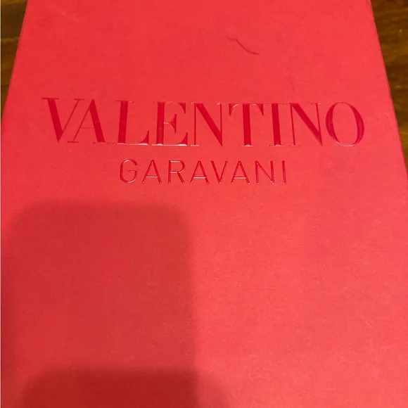 Valentino Garavani Beige and Gold Heels - Picture 6 of 10